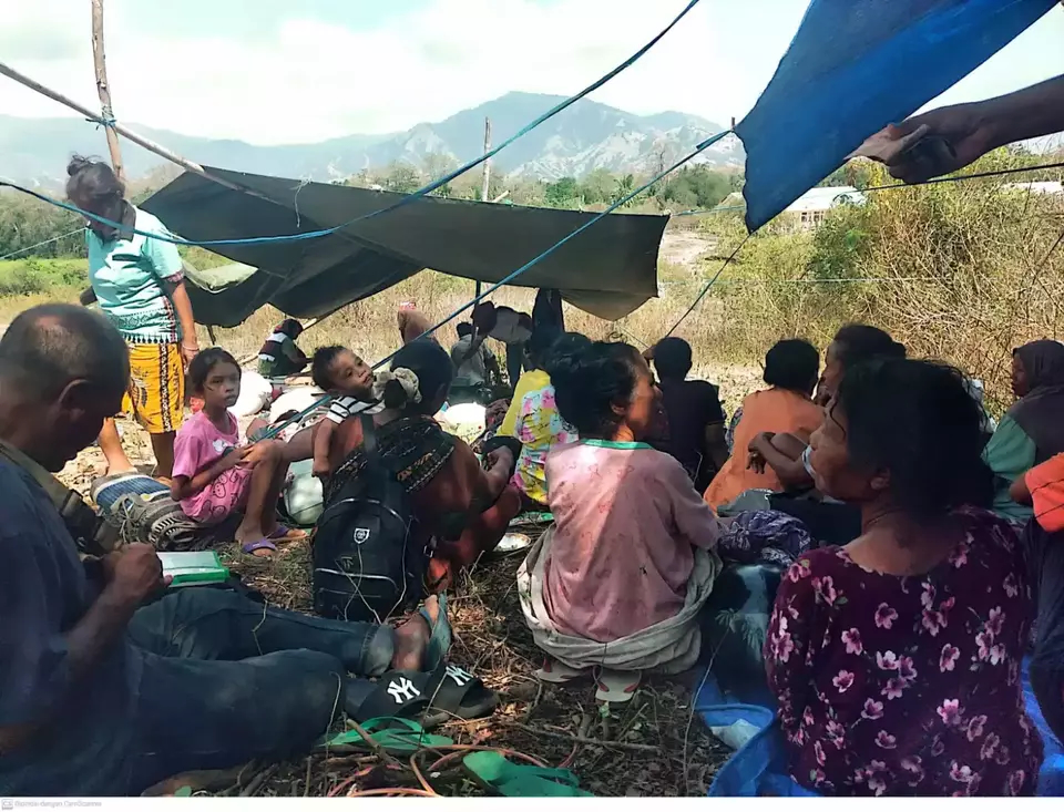 7.7. Earthquake brings hardship to 1000s in Flores and Palue Islands
